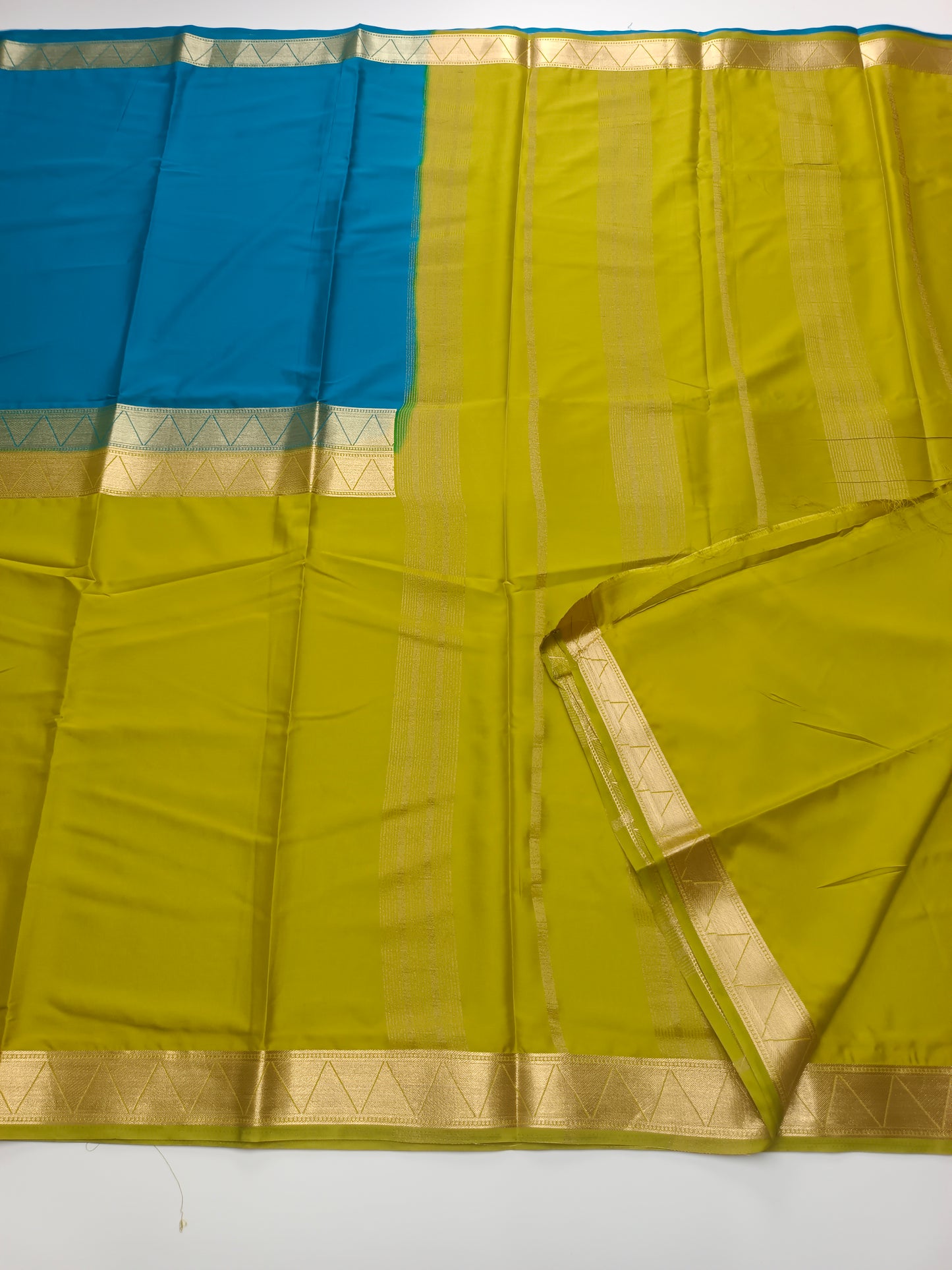 2D SEMI CREPE SILK SAREE