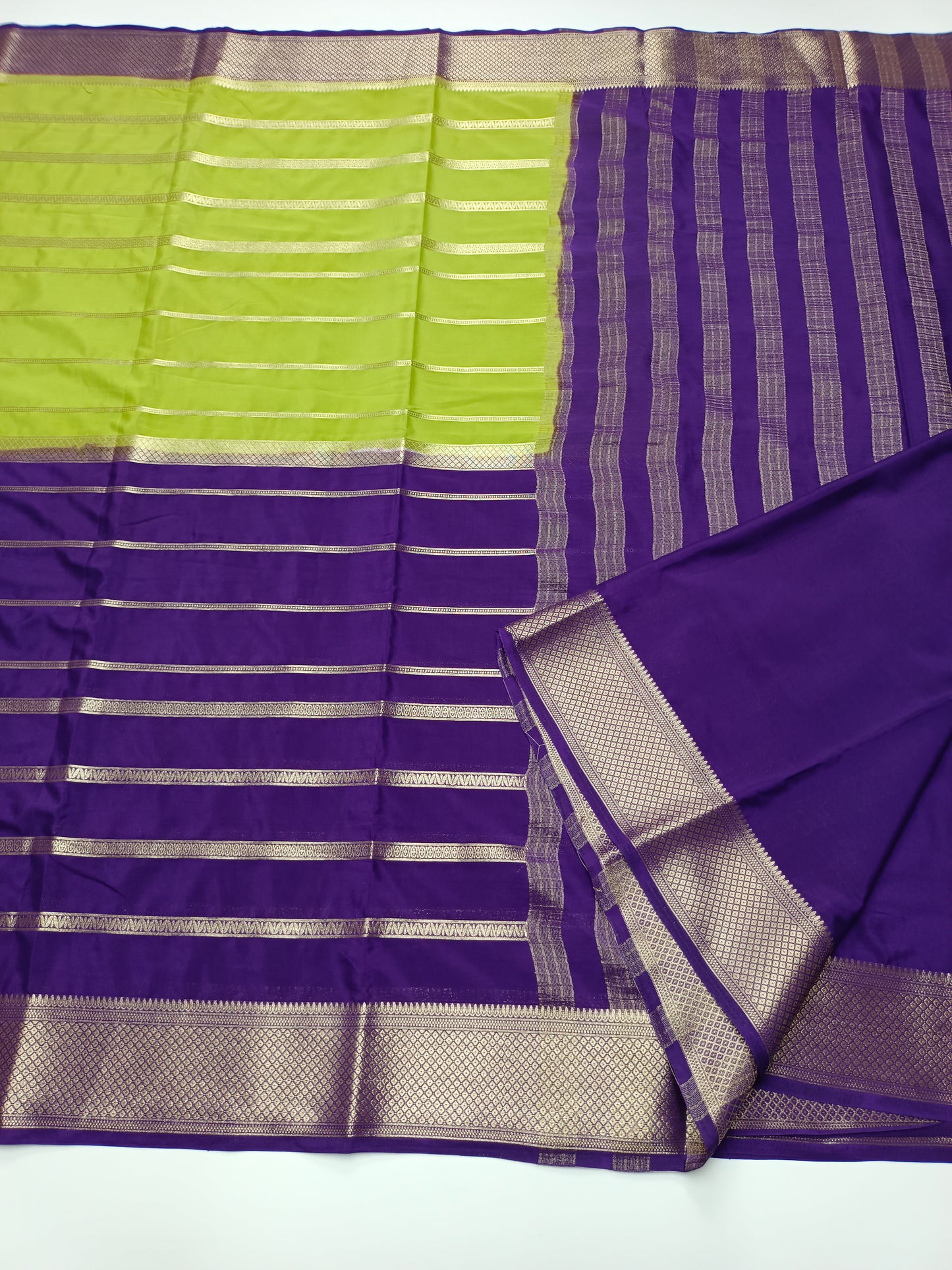 2D SEMI CREPE SILK SAREE