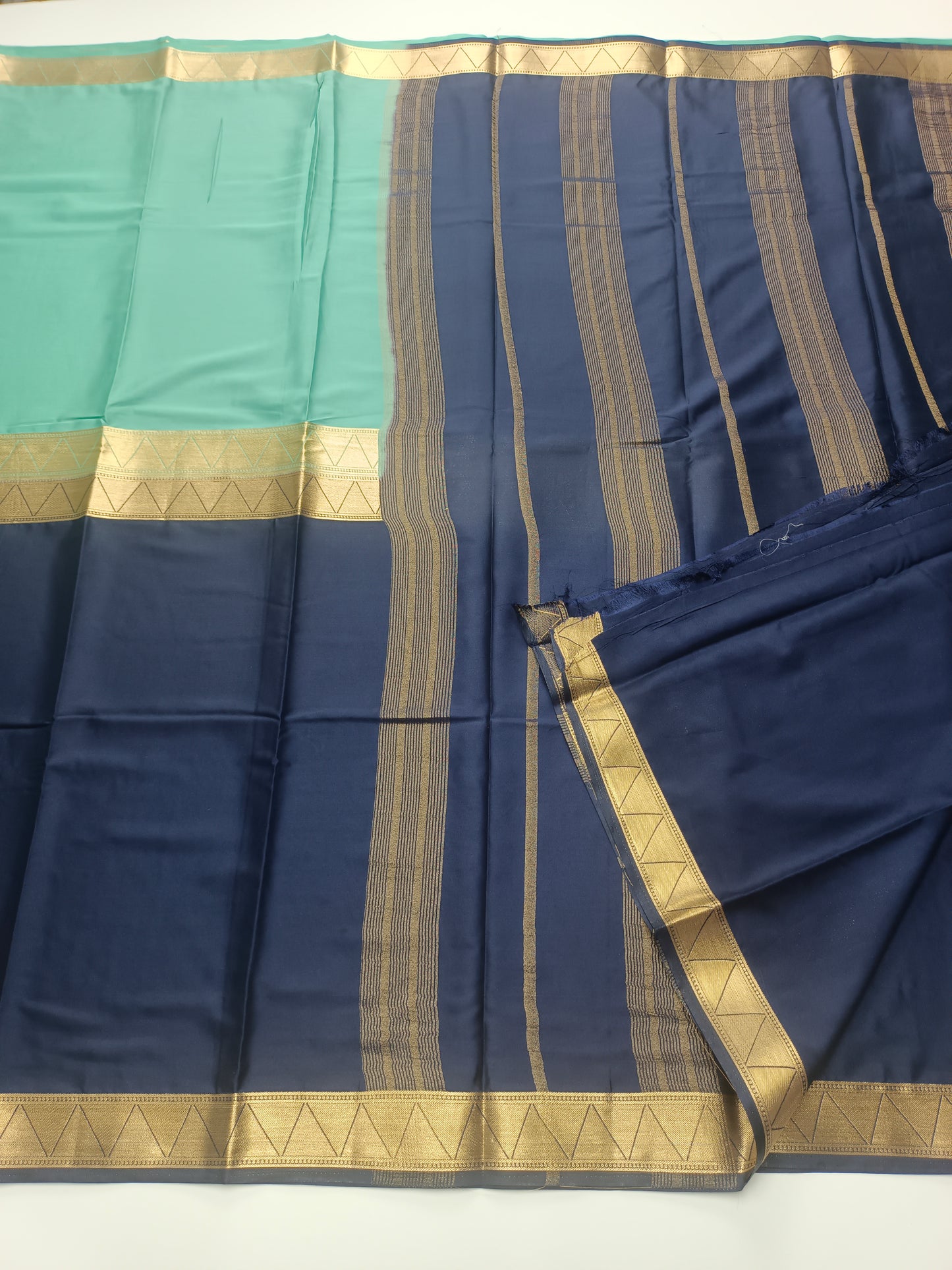 2D SEMI CREPE SILK SAREE