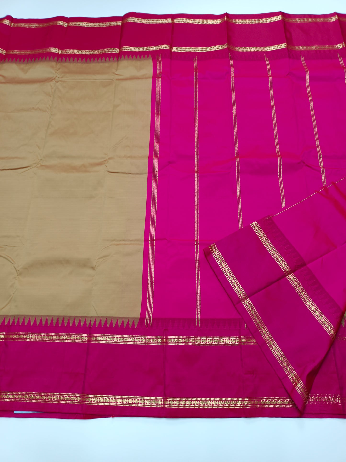 MINI MOLALKALMURU SILK SAREE