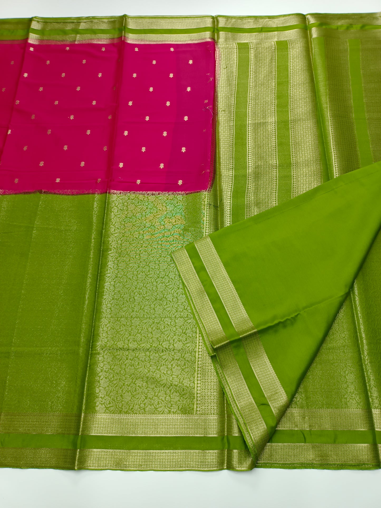 2D SEMI CREPE SILK SAREE