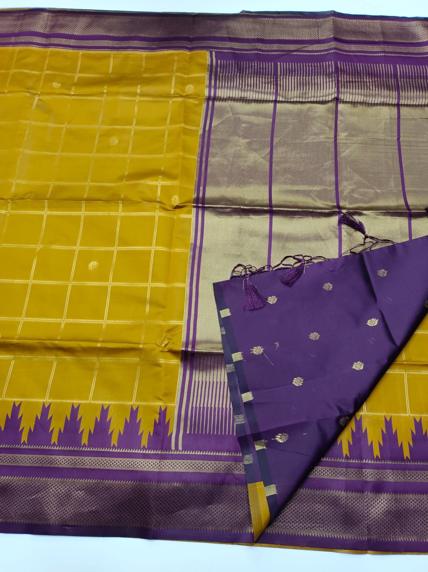 SOFT RAW SILK SAREE - B S CHANNABASAPPA & SONS